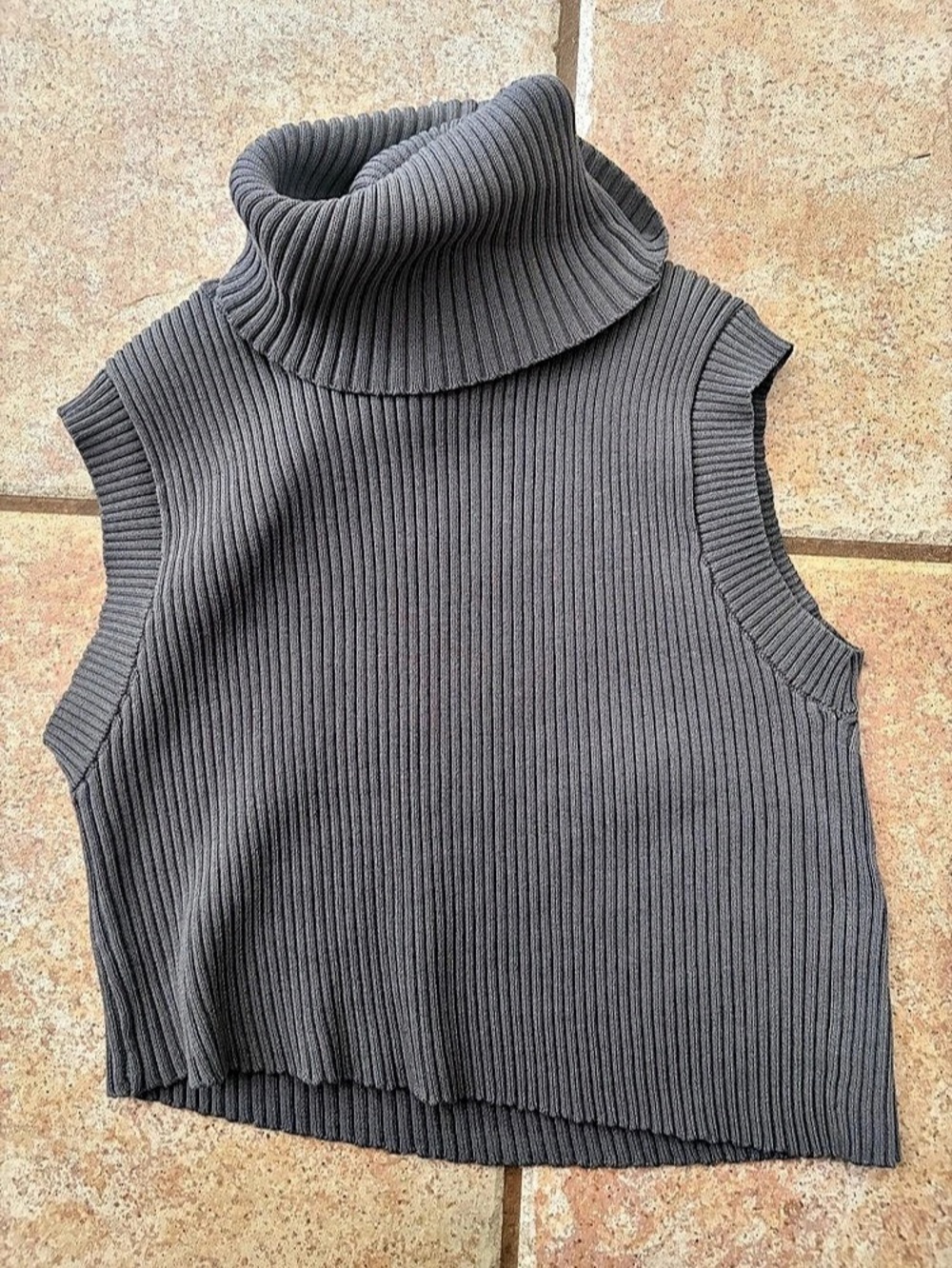 Ribbed Short Sleeve Top in Gray